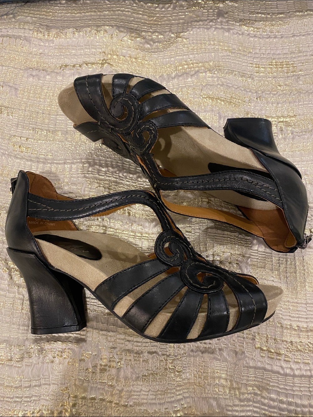 Earthies Black Leather T-Strap Heeled Sandals